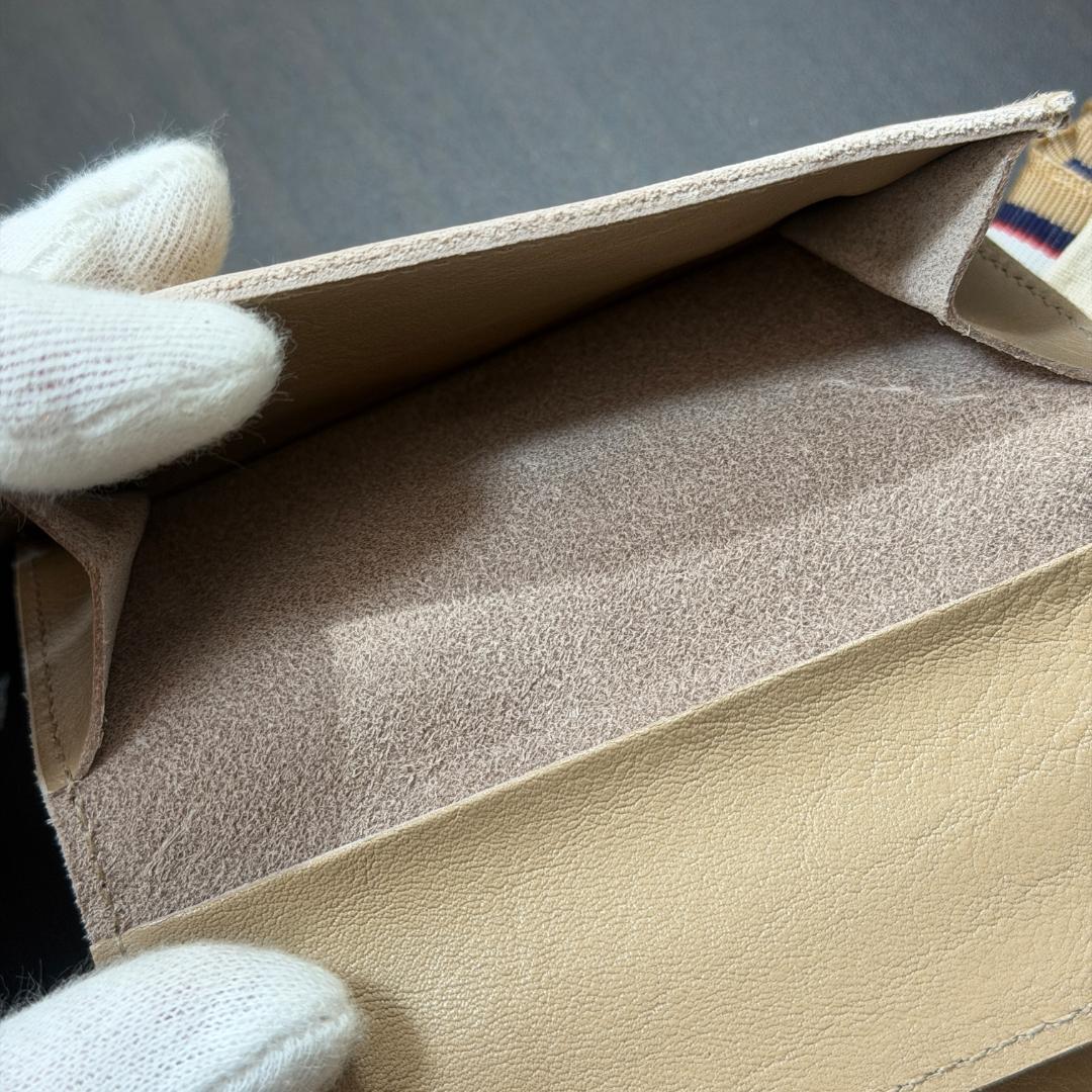 【新品未使用】イルビゾンテ 名刺入れ カードケース カフェラテ