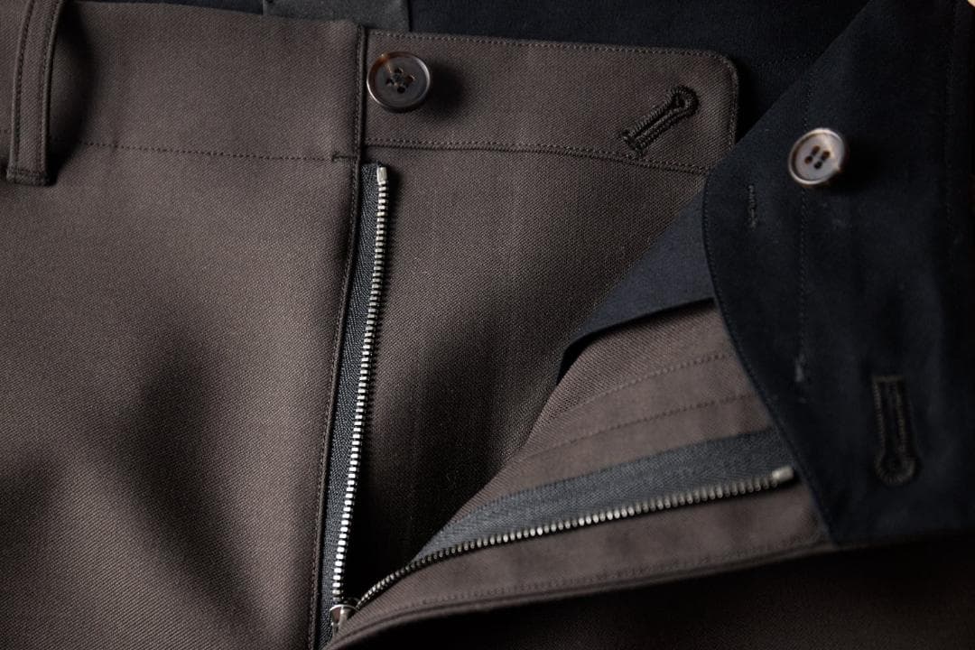 【美品】山内 ウールダブルクロス・⽴体切替パンツ