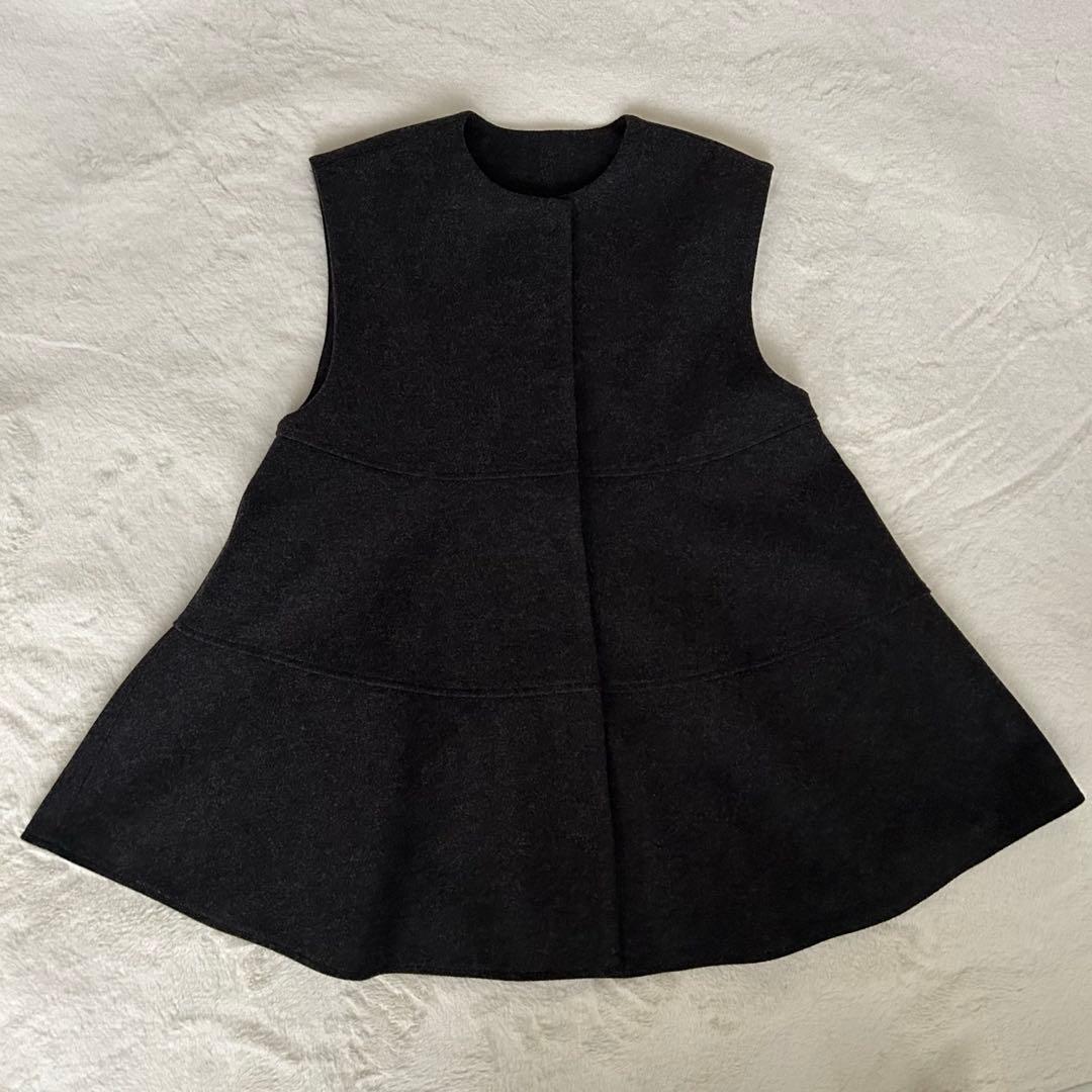 anana アナナ　ティアードペプラムノーカラー ストレッチ ベスト ジレ