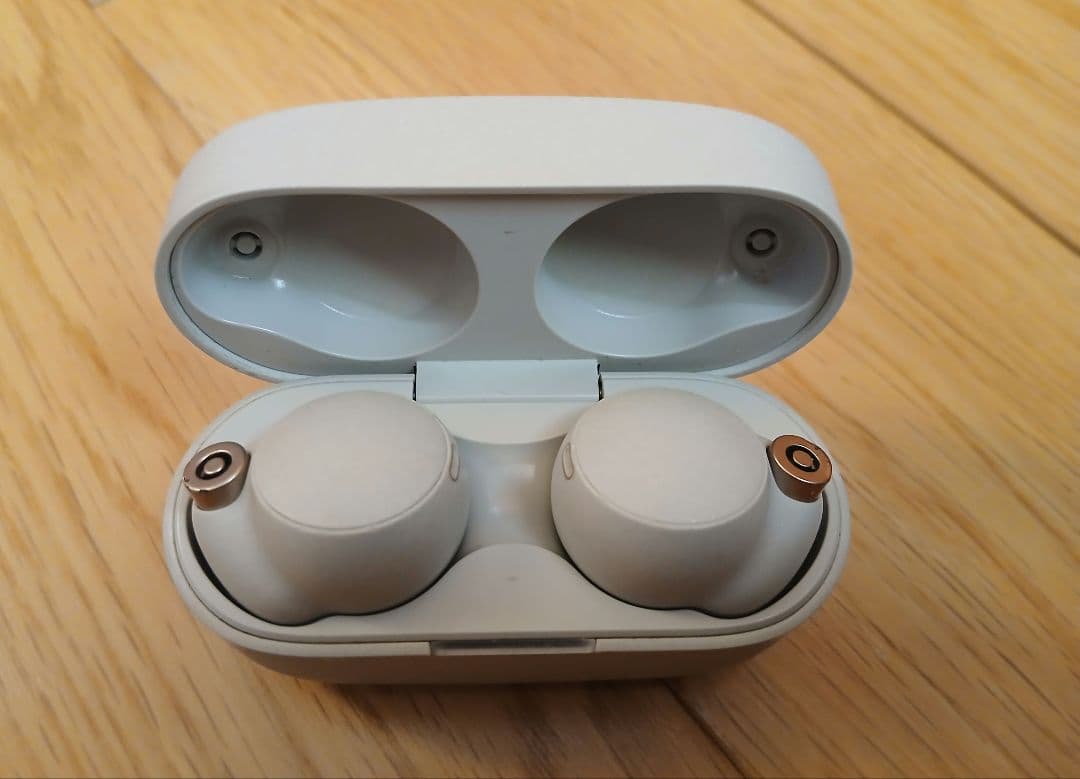 SONY　WF-1000XM4　ワイヤレス　ノイズキャンセリング　イヤホン　②