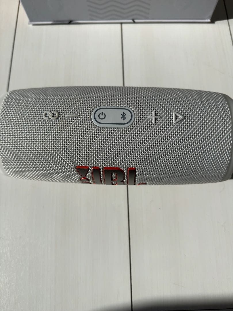 JBL CHARGE5 White Bluetoothスピーカー
