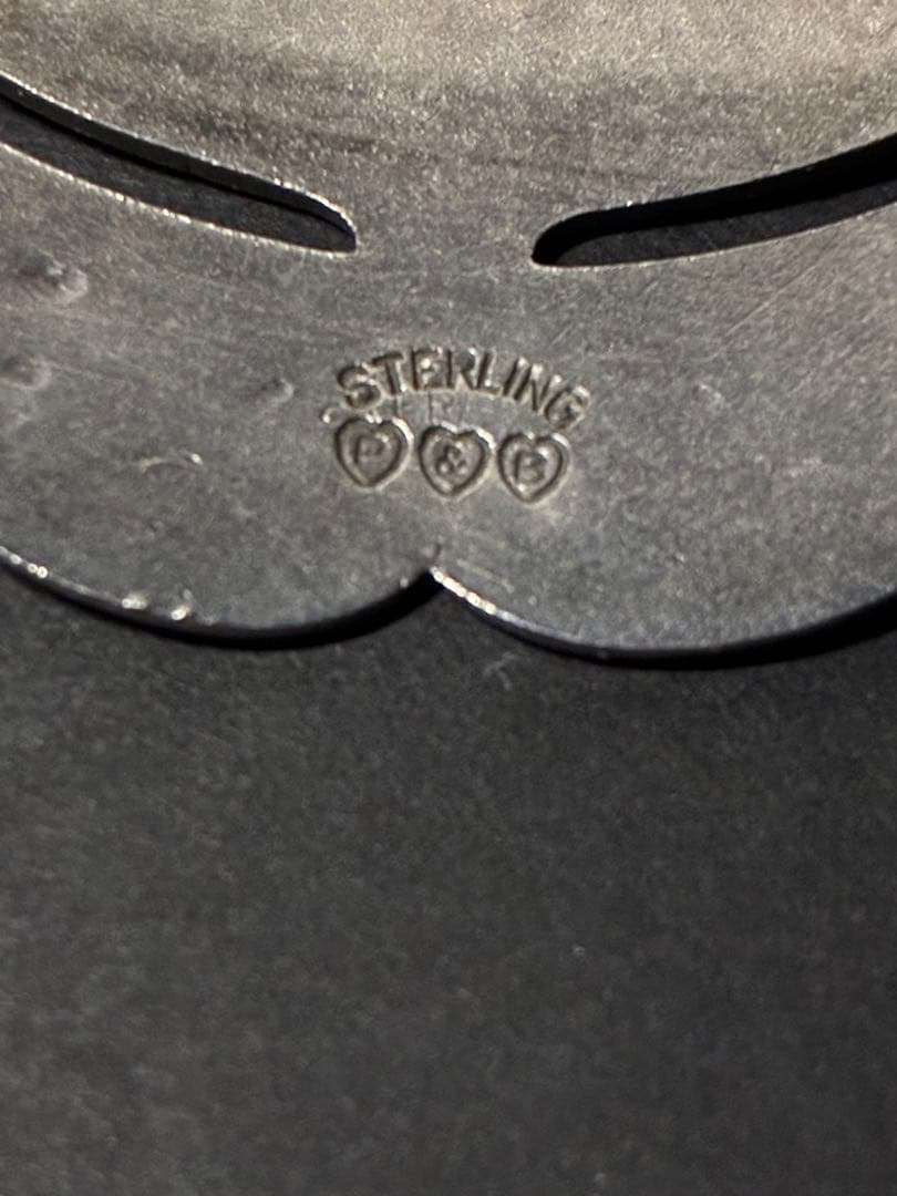 イギリス製 スターリングシルバー ブローチ／英国アンティーク／モノグラム刻印純銀