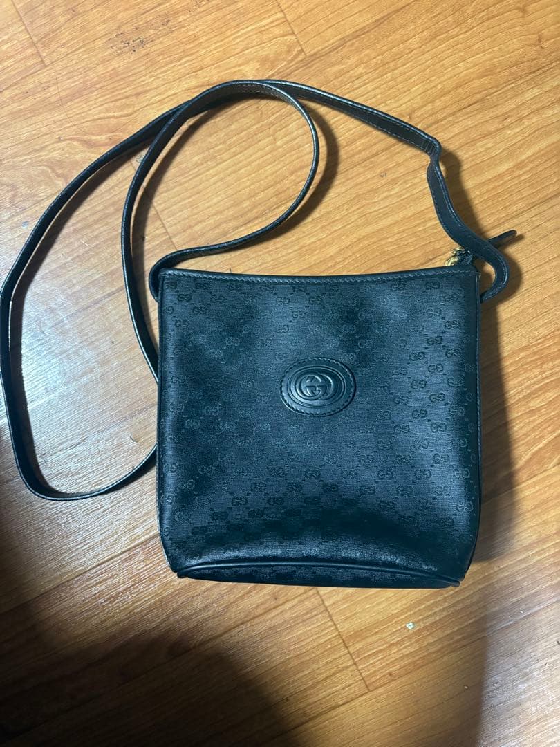 極 美品 オールドグッチ マイクロ GG レザー ショルダーバッグブラック.