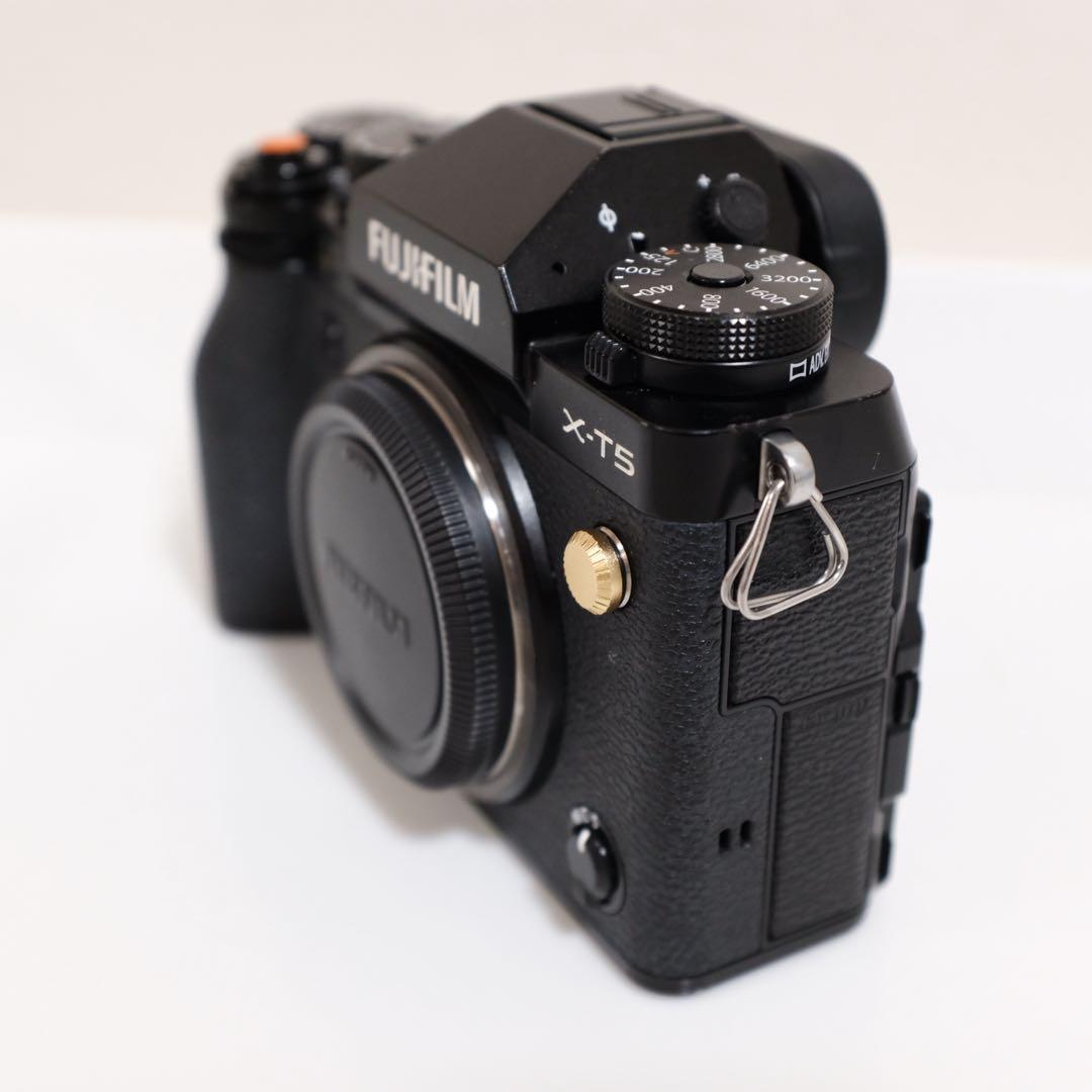富士フイルム FUJIFILM X-T5 ボディ ブラック / グリップ付き