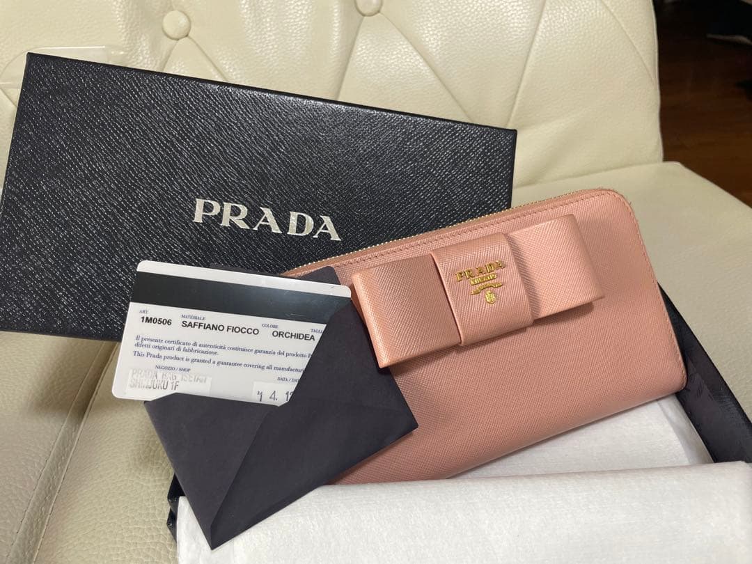 美品　PRADA プラダ　長財布　リボン（値下げ交渉してください）
