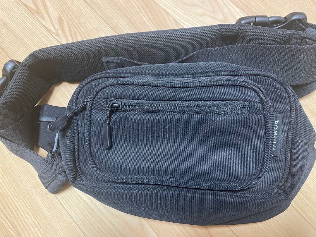 POMULUヒップシートになるボディバッグ