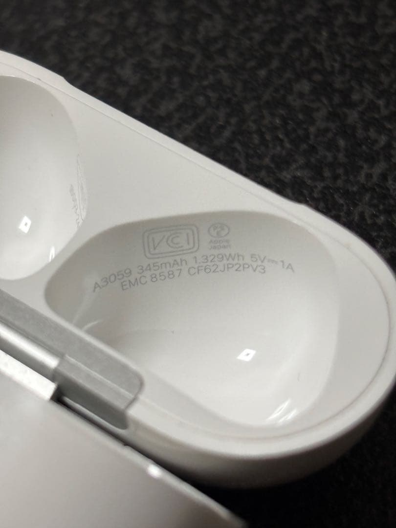 AirPods4(ノイズキャンセリング有り)本体 ホワイト、左耳のみ