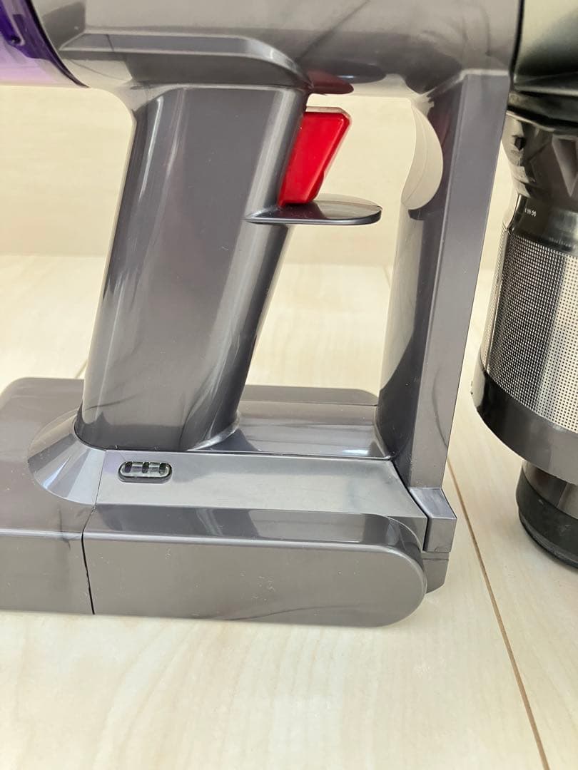 【美品】分解清掃済みダイソン V8 slim SV10K ハンディ仕様