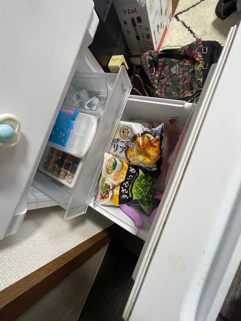 YAMADAヤマダホワイト冷蔵庫 冷凍室付き