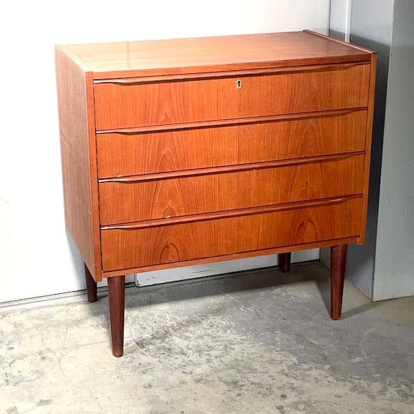 北欧ビンテージ　４段チェスト　ローチェスト　サイドボード　チーク材