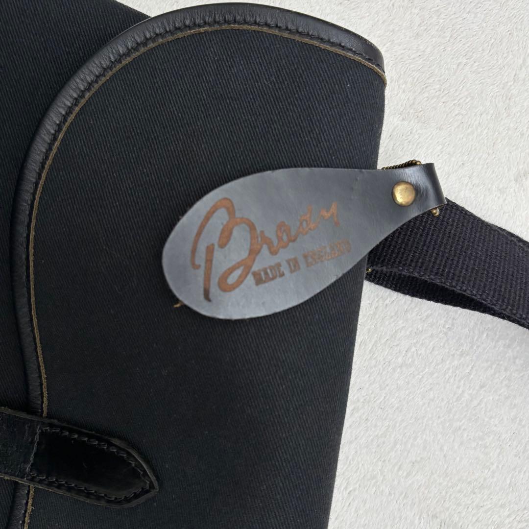 Brady ブレイディ ショルダーバッグ かぶせ ブラック