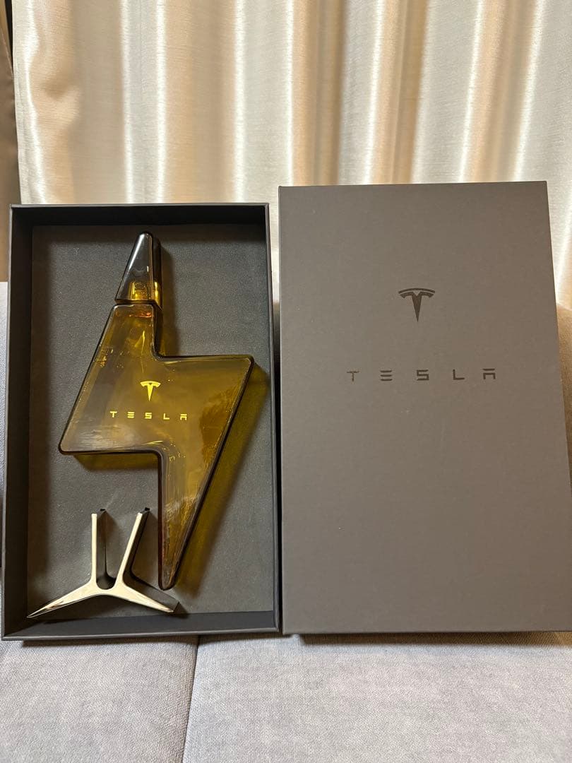 【新品未使用】Tesla テスラ デキャンタ テキーラボトル 稲妻型