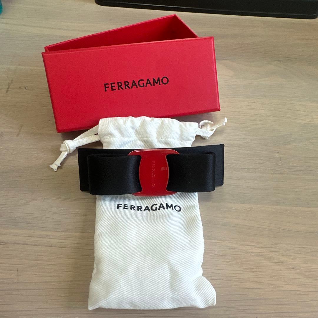 フェラガモ　バレッタ　新品未使用　送料込