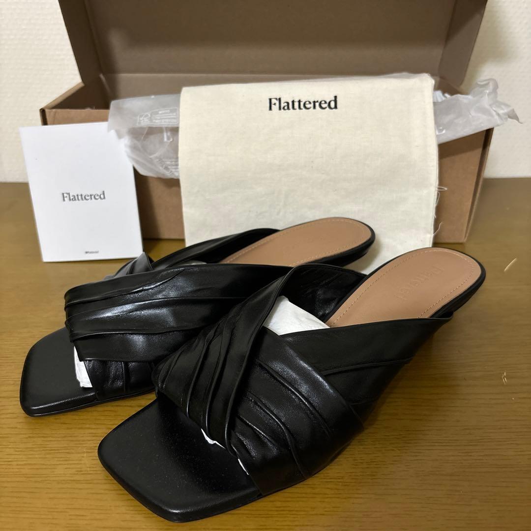 Flattered EMIサンダル　ブラック　サイズ24-24.5cm