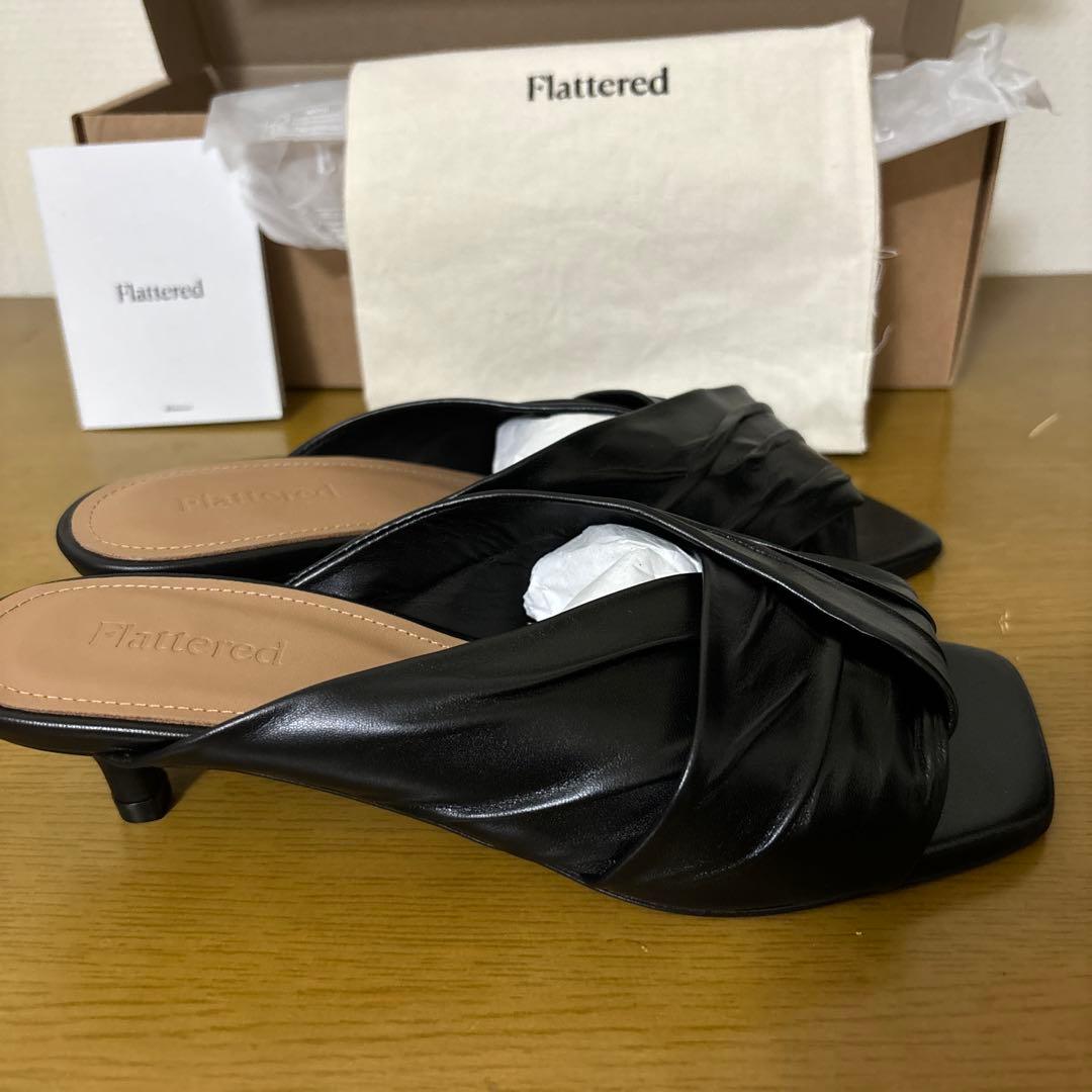 Flattered EMIサンダル　ブラック　サイズ24-24.5cm