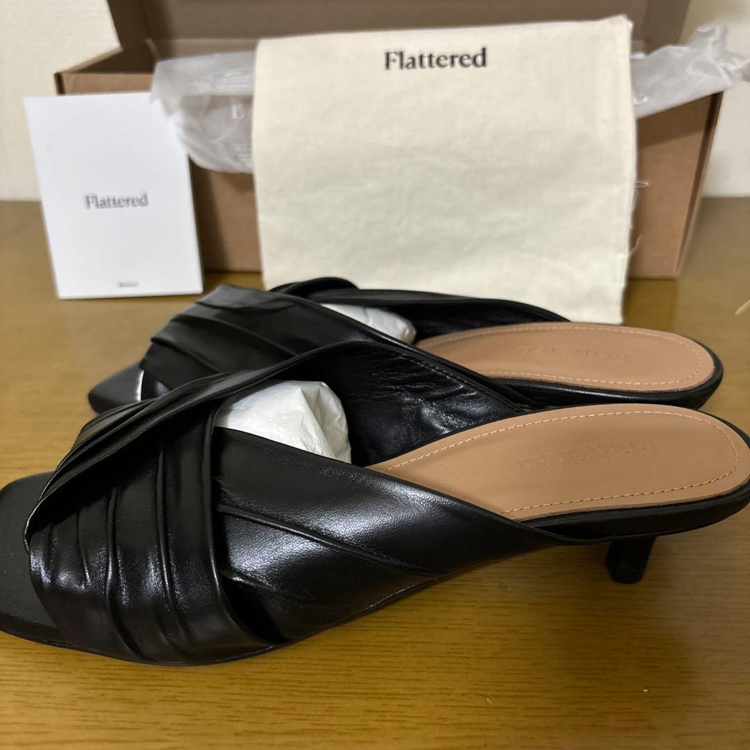 Flattered EMIサンダル　ブラック　サイズ24-24.5cm