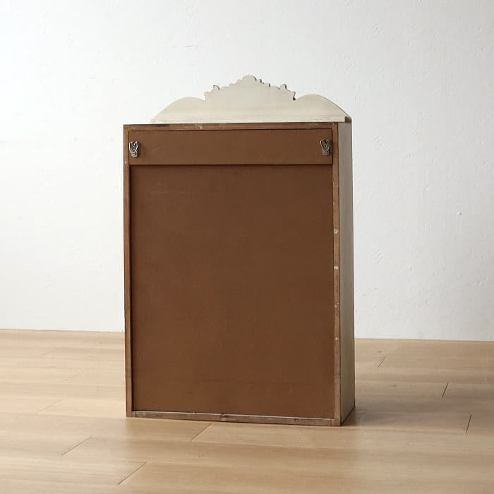 シャビーシック ホワイト ガラスケース 古家具 壁掛け 飾り棚