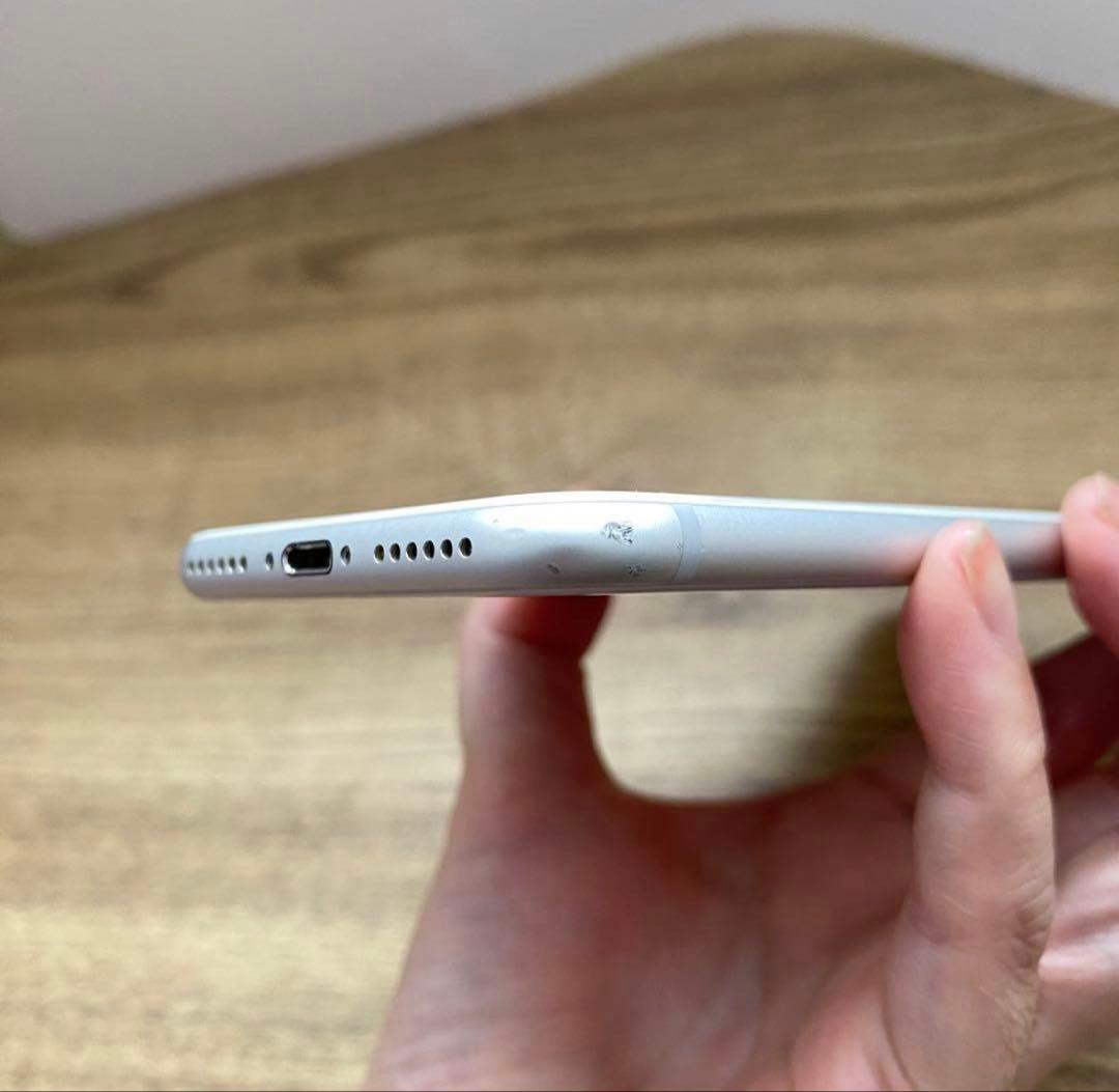 Apple iPhone 8 シルバー 本体　64GB SIMフリー