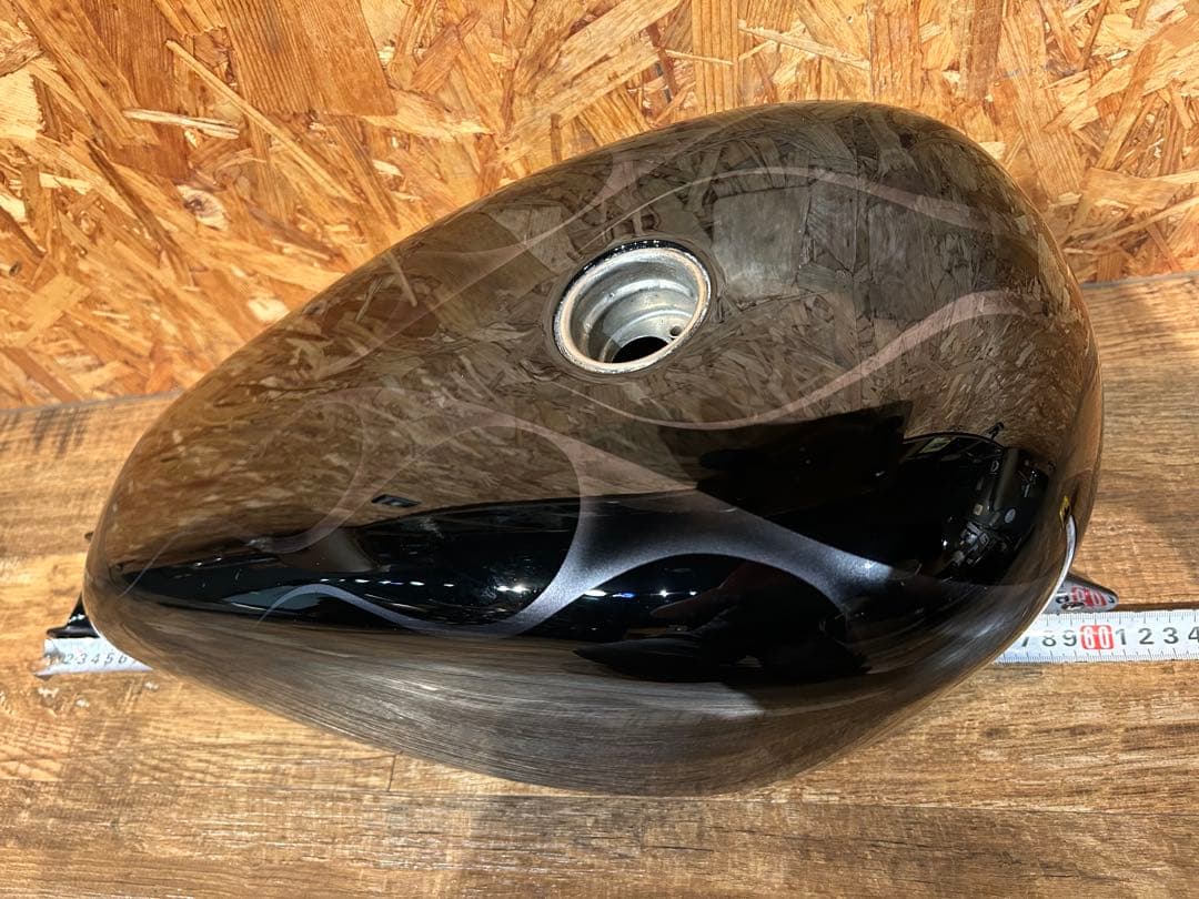 スポーツスター　タンク 12.5 純正　フォーティエイト　フレイムス