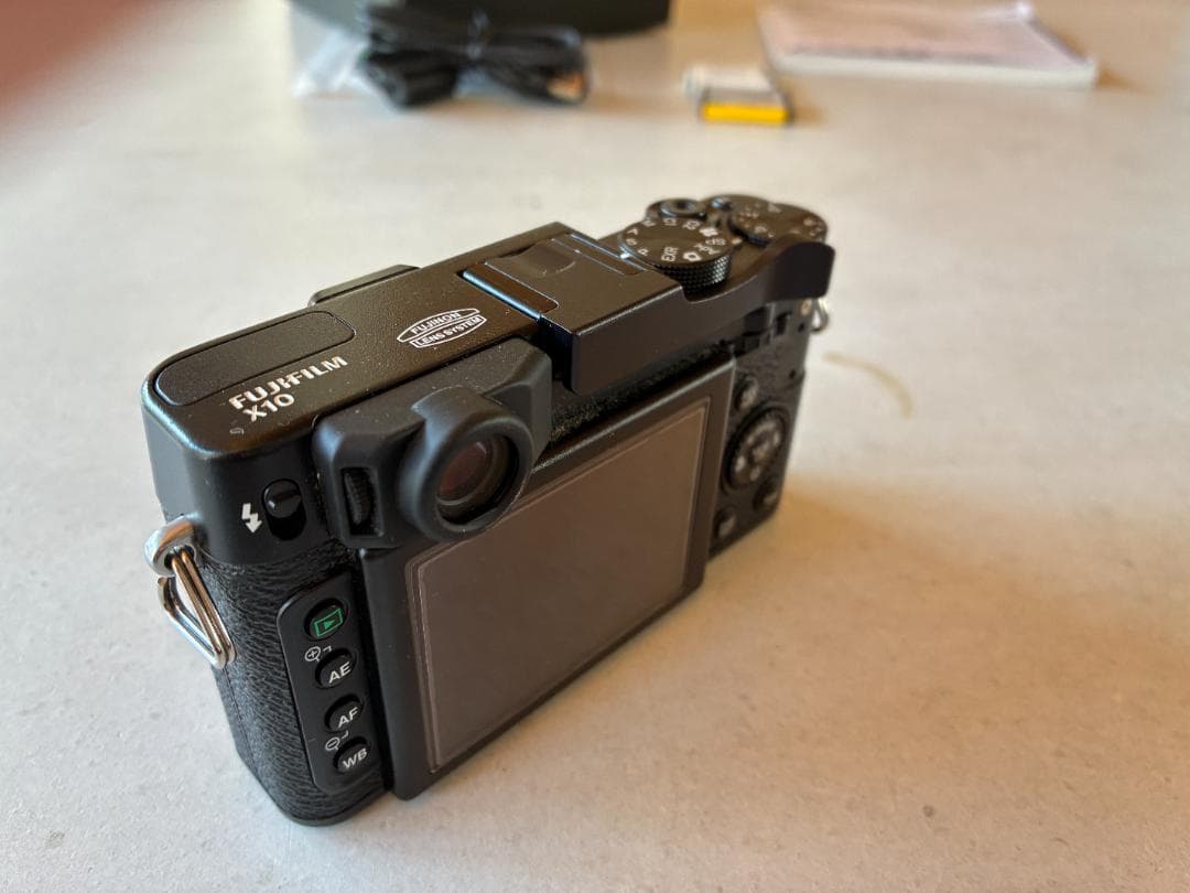 Fujifilm X10 コンパクトデジタルカメラ（ジャンク品）