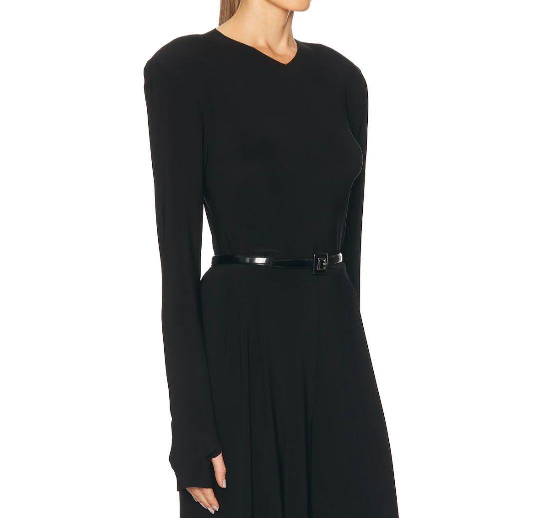 滝沢眞規子サン着用ショルダーパッドVネックトップス