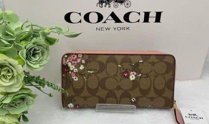 新品未使用コーチ長財布シグネチャーロングジップフローラル柄レディース送料無料