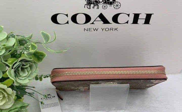 新品未使用コーチ長財布シグネチャーロングジップフローラル柄レディース送料無料