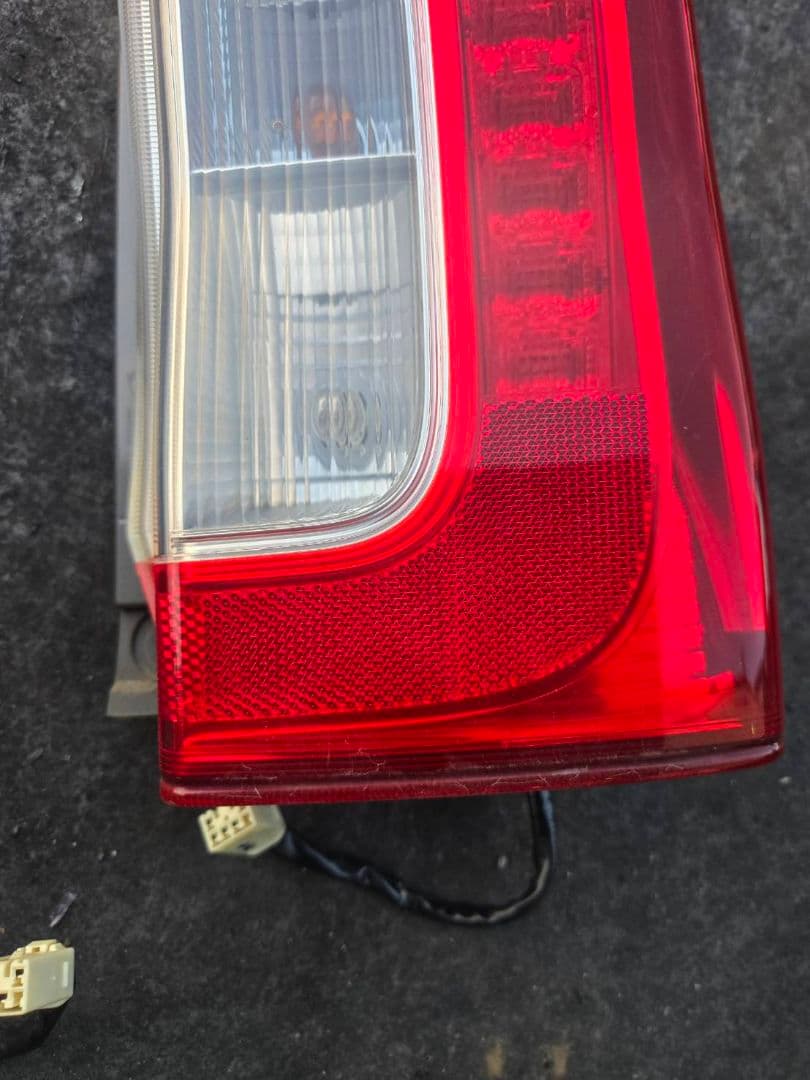 LA600S 　ダイハツ　タント　前期　テールランプ
