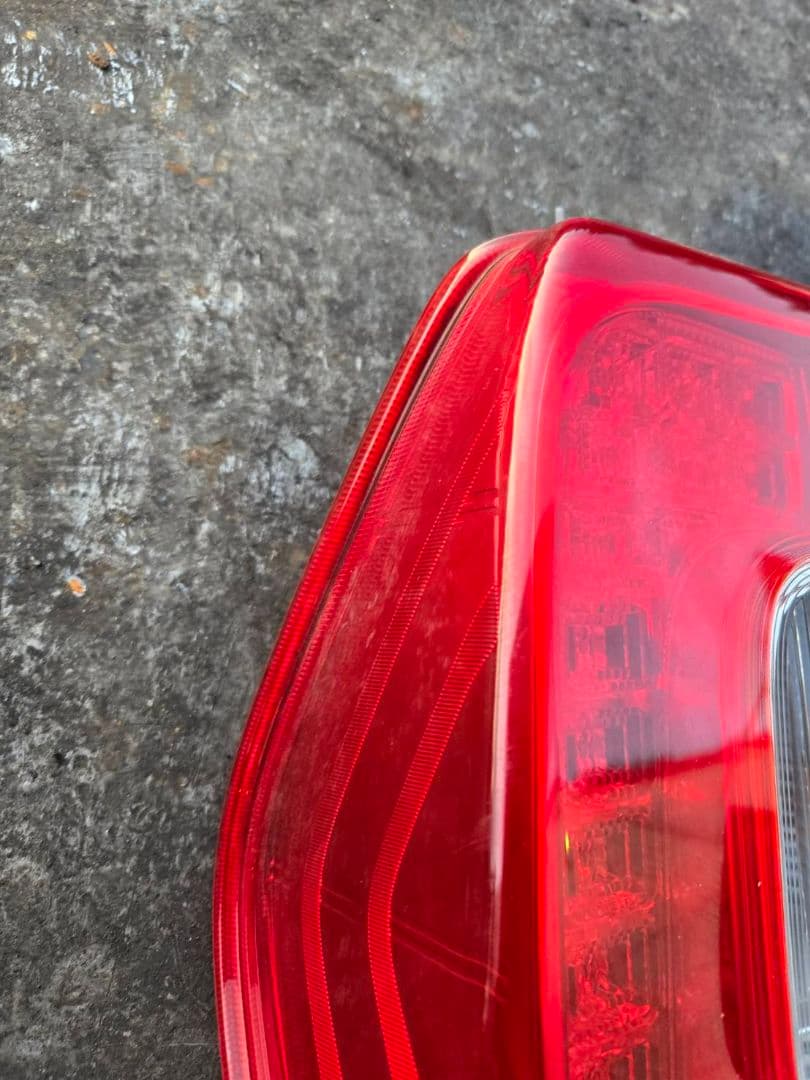 LA600S 　ダイハツ　タント　前期　テールランプ