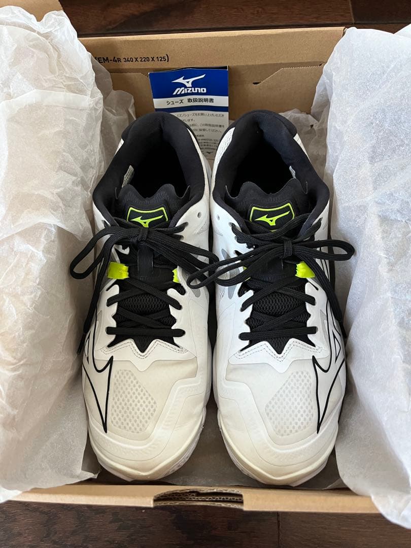 ミズノバレーボールシューズ ウェーブライトニング Z8 27.5センチ