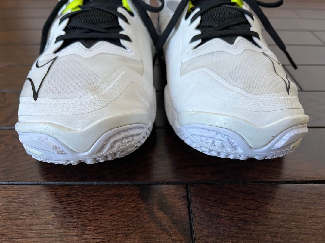 ミズノバレーボールシューズ ウェーブライトニング Z8 27.5センチ