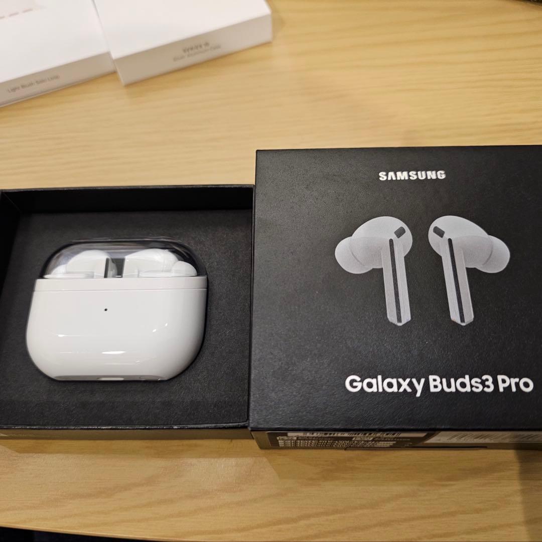 美品 Galaxy Buds 3 Pro ホワイト ワイヤレスイヤホン
