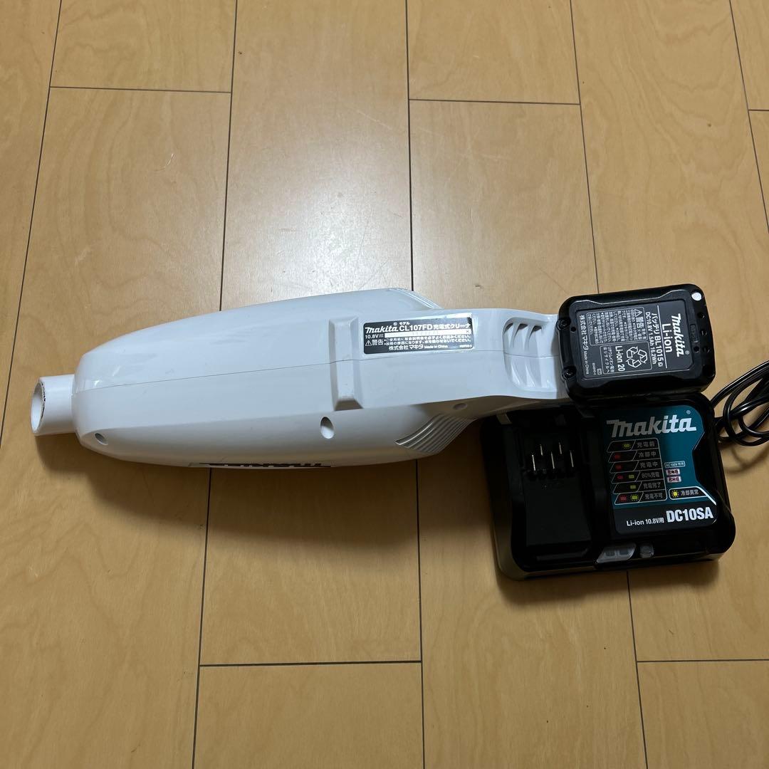 makita マキタ　充電式クリーナー　CL107FD