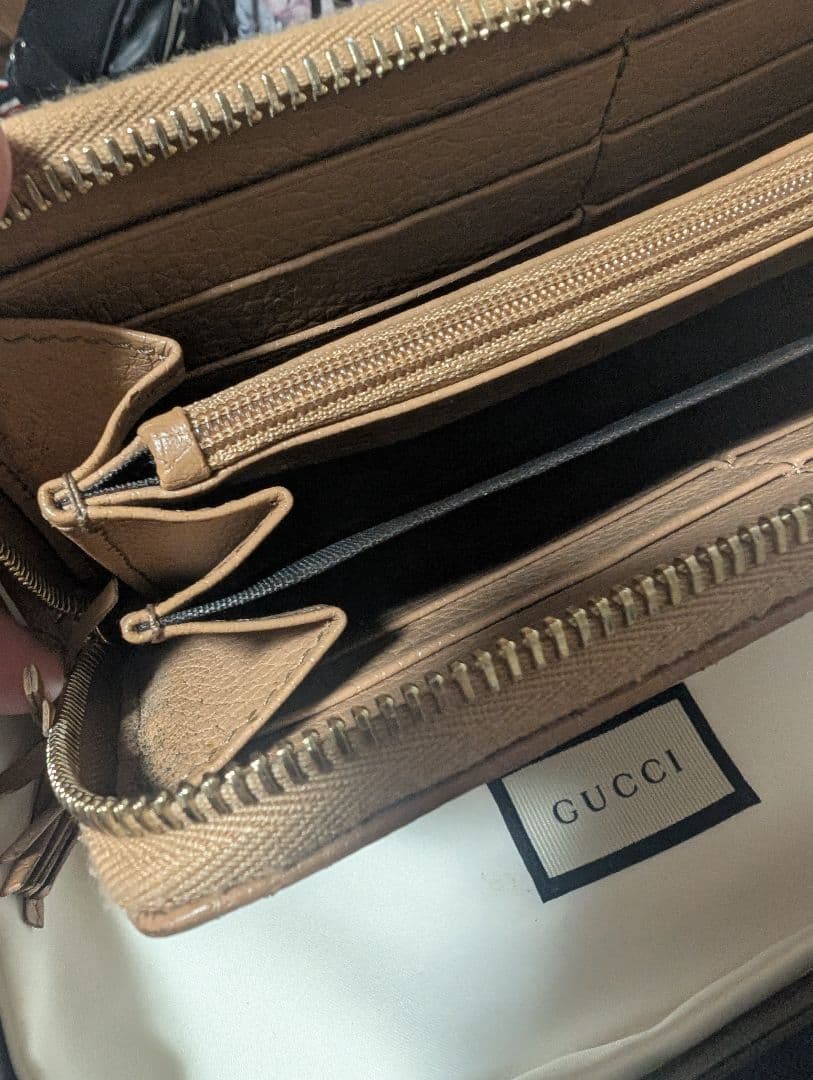 GUCCI ベージュレザー長財布
