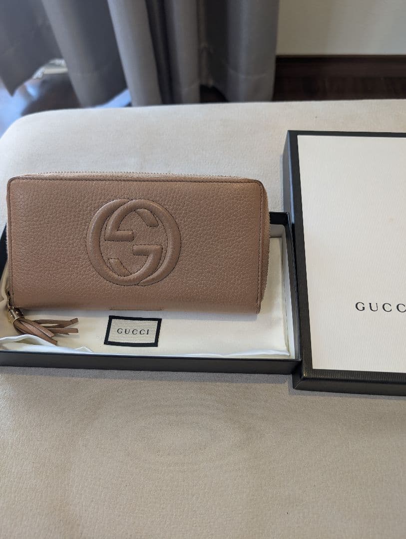 GUCCI ベージュレザー長財布
