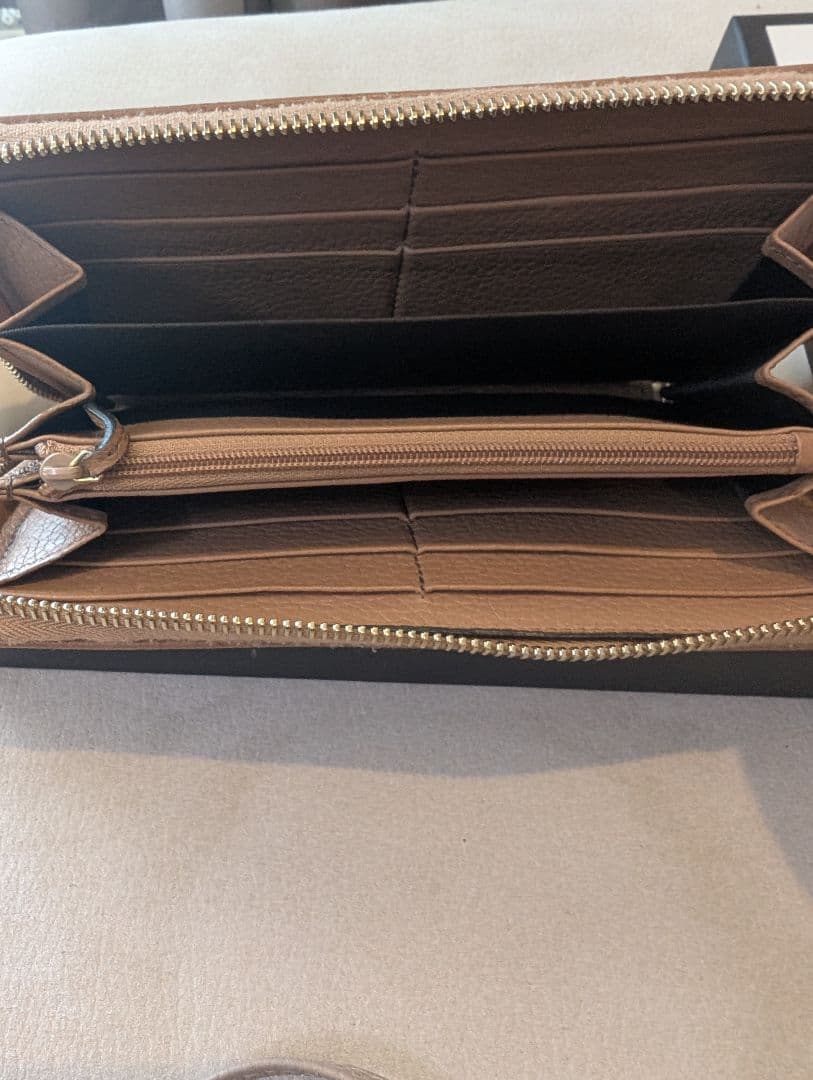 GUCCI ベージュレザー長財布