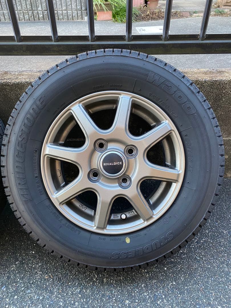 スタッドレスタイヤ、ホイール4本セット 145/80R12