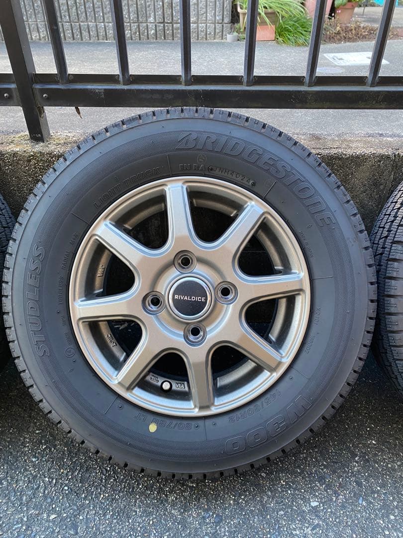 スタッドレスタイヤ、ホイール4本セット 145/80R12