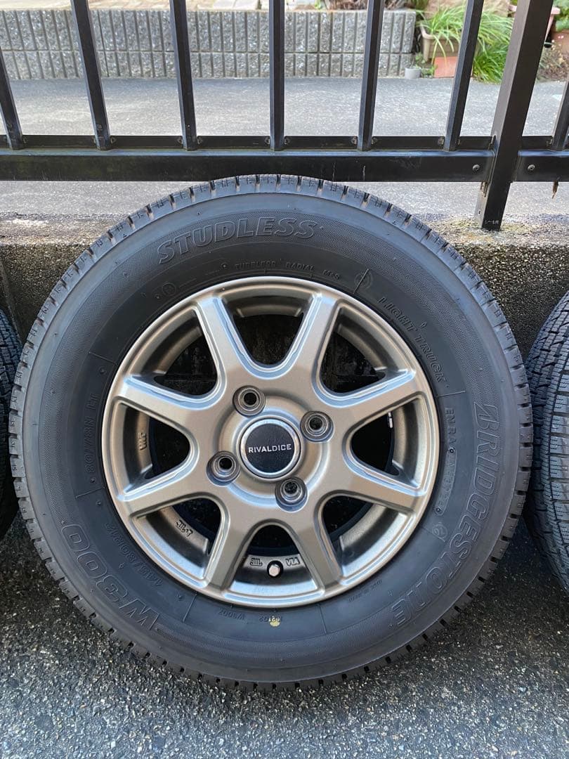 スタッドレスタイヤ、ホイール4本セット 145/80R12