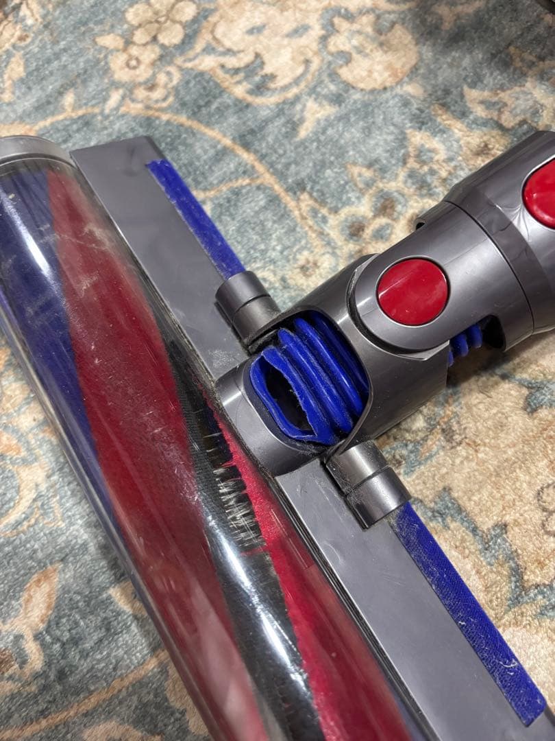 Dyson ダイソン V8 slim fluffy コードレスクリーナー