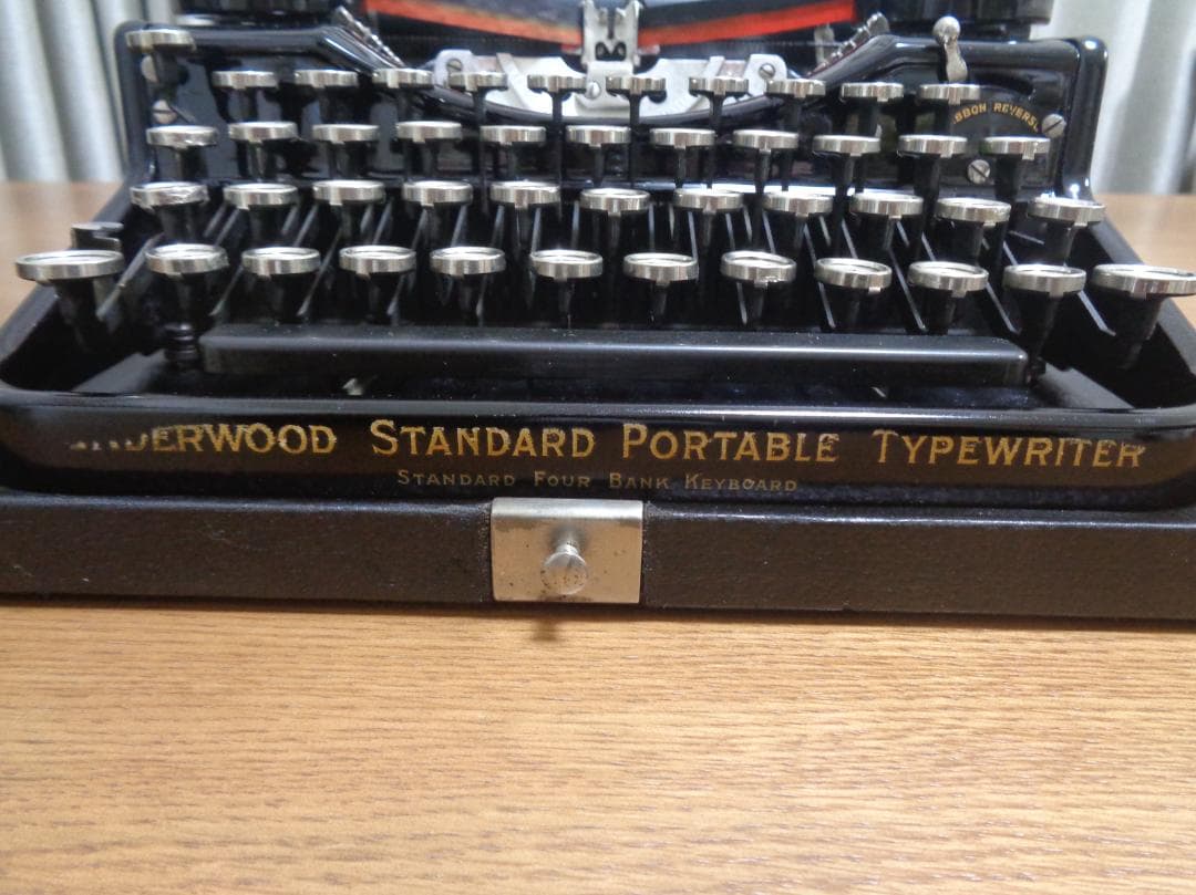 実働品　UNDERWOOD FOUR BANK タイプライター　ヴァイオレット