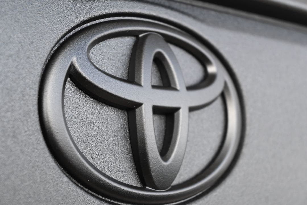 rav4 純正リアガーニッシュ　ラプターライナー塗装　新車外し　送料込み