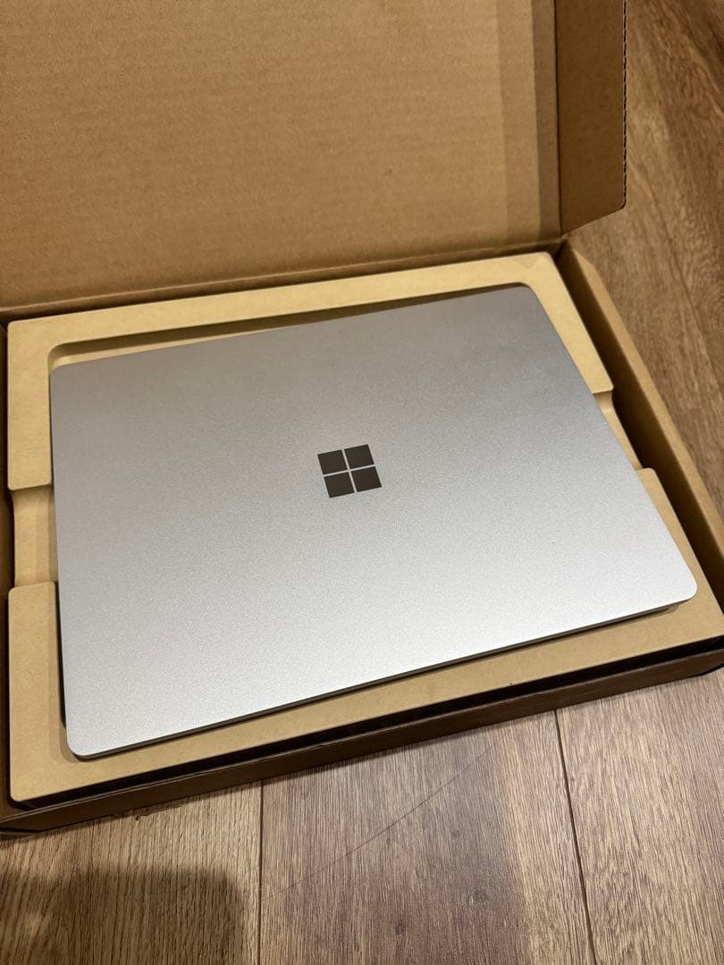 Windowsノート本体 Microsoft Surface Laptop Go i5 4GB 64GB