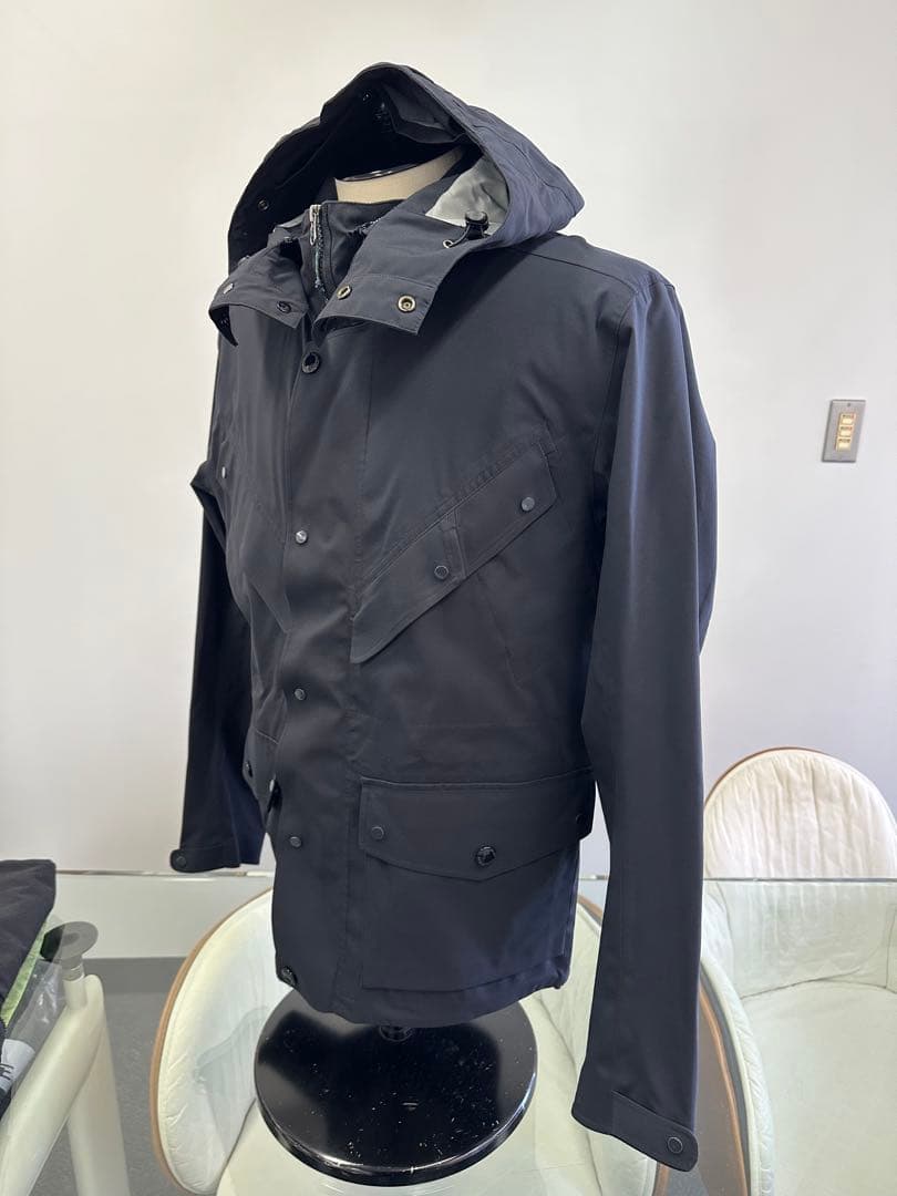 C.P. Company ゴーグルブラックナイロンジャケット フード付き