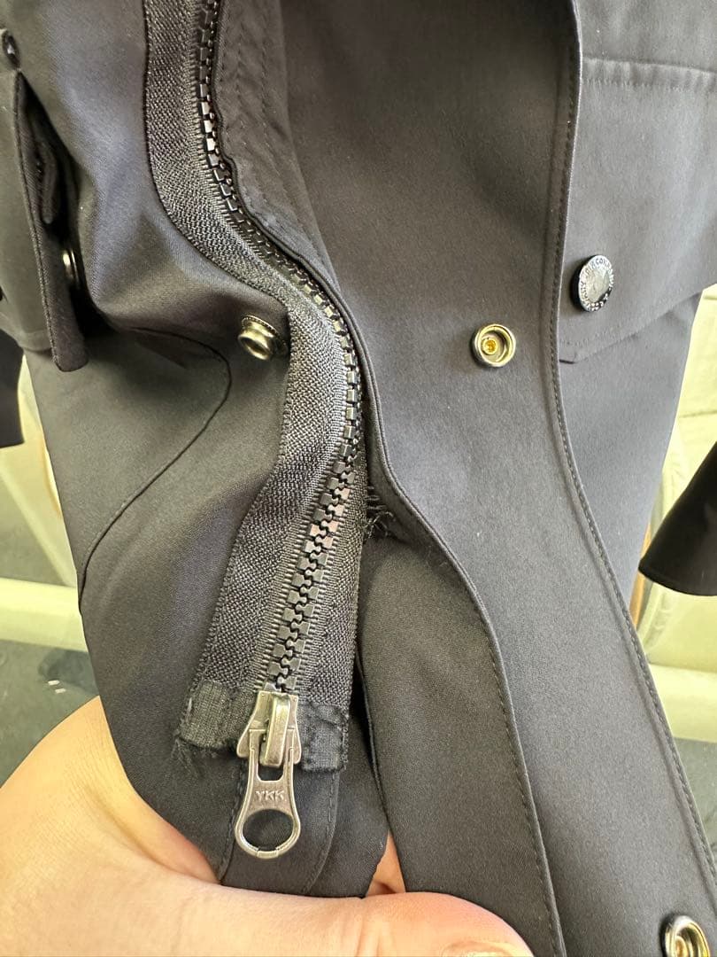 C.P. Company ゴーグルブラックナイロンジャケット フード付き