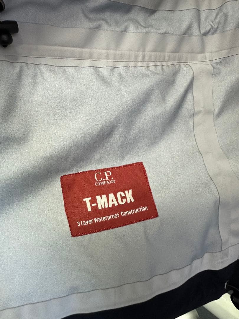 C.P. Company ゴーグルブラックナイロンジャケット フード付き