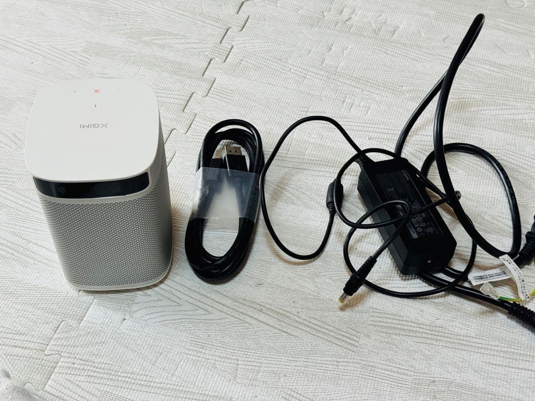XGIMI ホワイトプロジェクター本体
