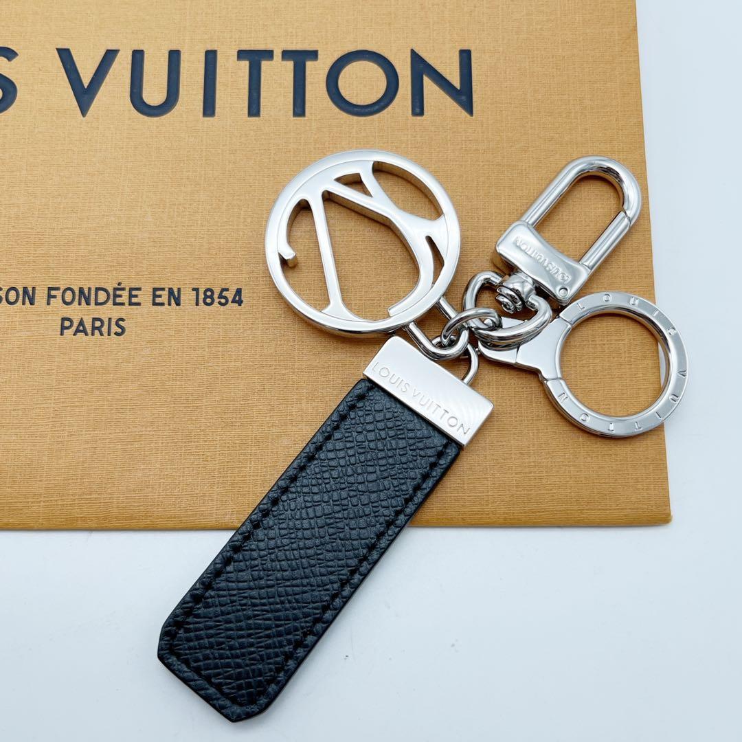ルイヴィトン ポルトクレ クラブ タイガ グラシエ キーホルダー LVクラブ