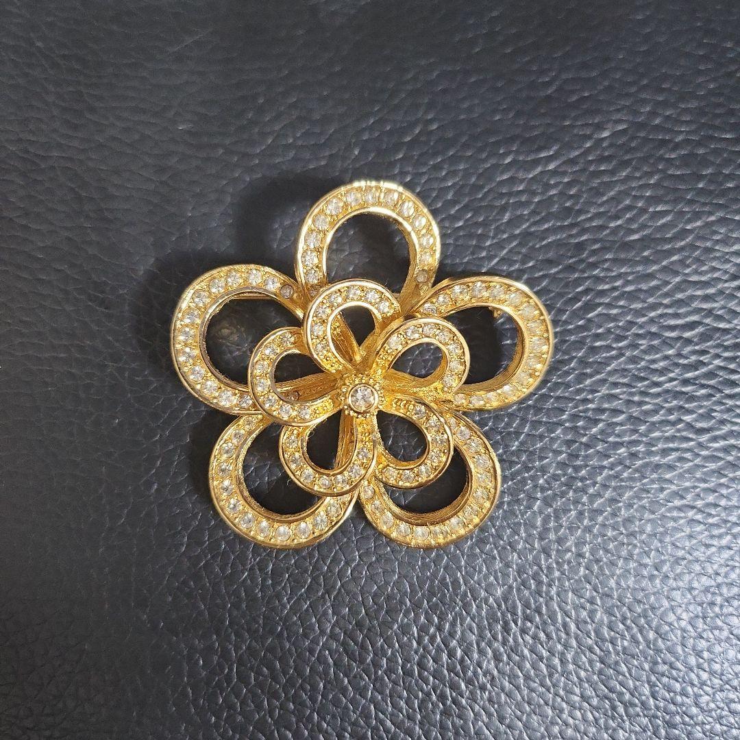 Christian Dior 花形ブローチ　ヴィンテージ