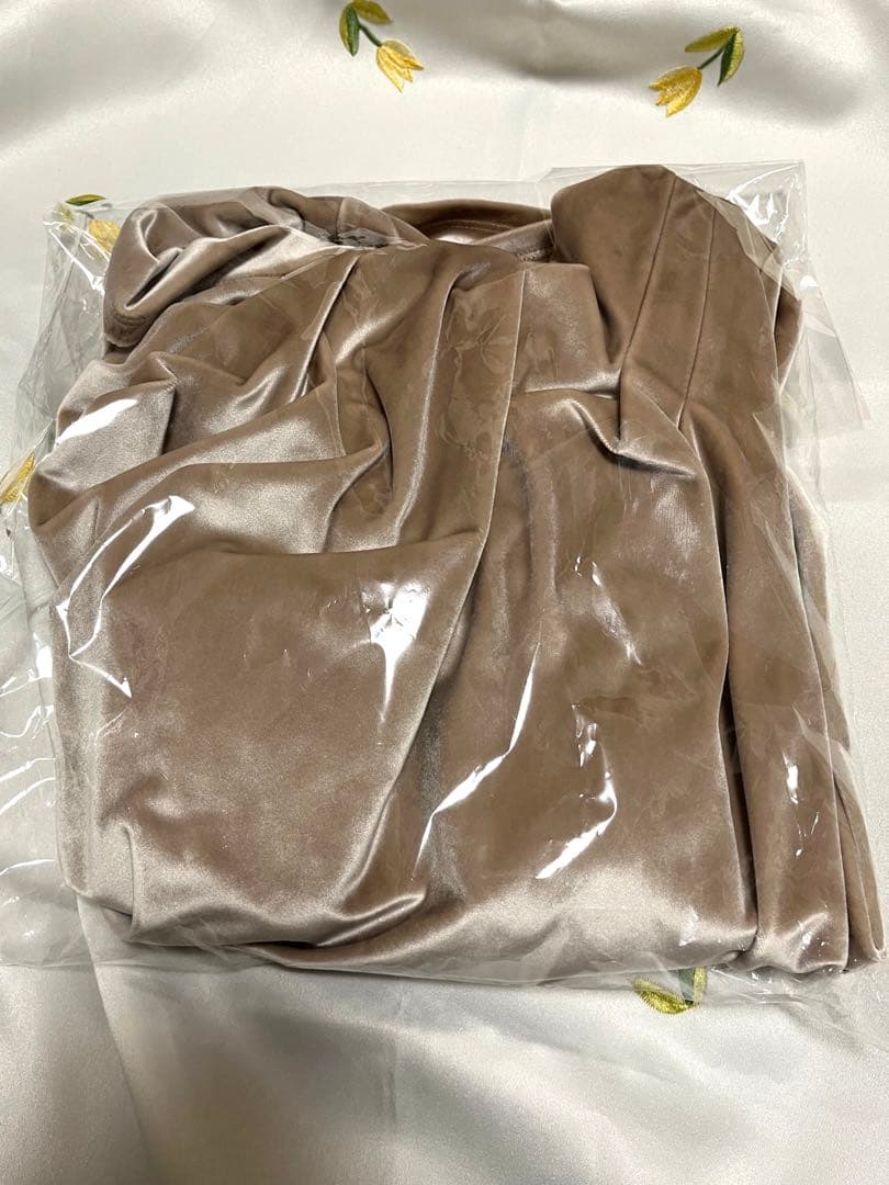 ☆タグ付き新品☆polaura グロッシーベロアドレープトップス